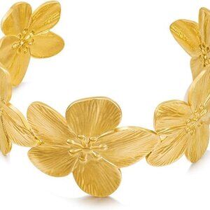 Gold Hibiscus Flower Bracelet for Women Luxurious Alloy Jewelry Perfect for All